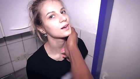 Amateur blonde chick sucks a dick and gets a facial