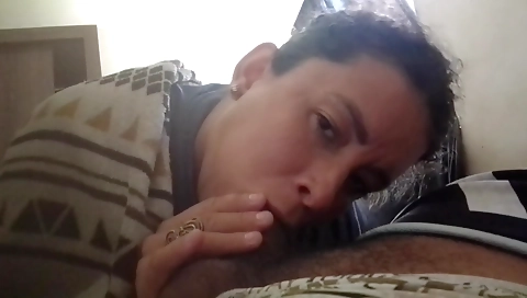 Brunette ebony has a hairy pussy on camera and deepthroat