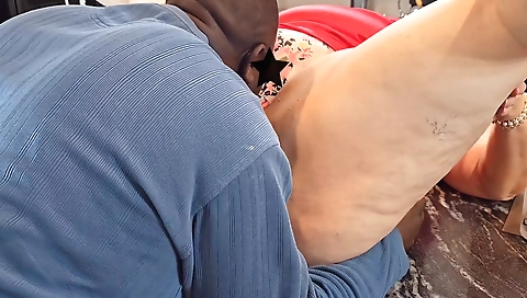 Mature woman gets fucked by a model who is a model